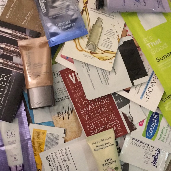 FREE SAMPLES WITH ALL FULL PRICE PURCHASES ✨